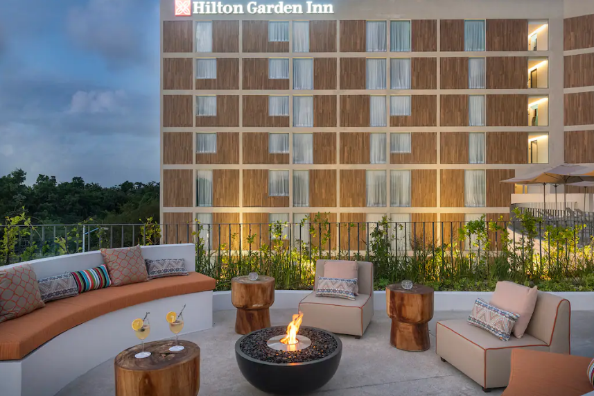 Hilton Garden Inn Cancun Airport seating area